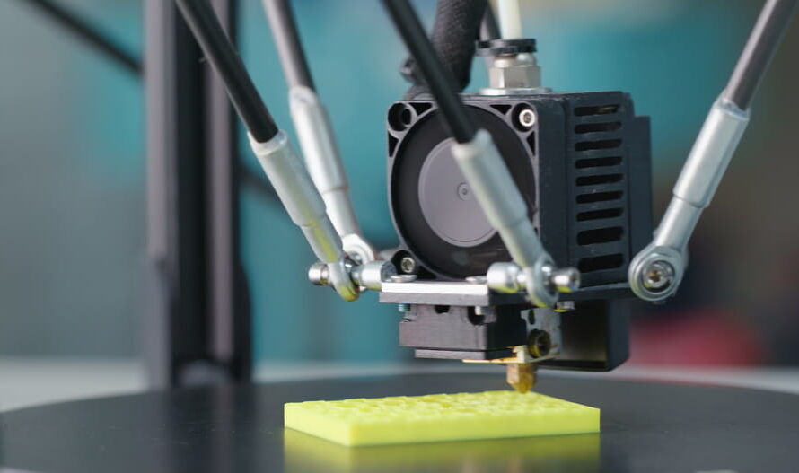 3D printing facility in Montreal," "FDM SLS SLA parts on shelf Montreal shop