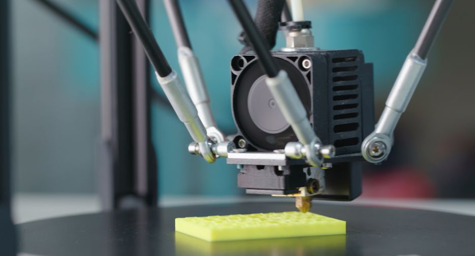 3d,Printing,Machine,Printing,A,Piece,Of,Plastic